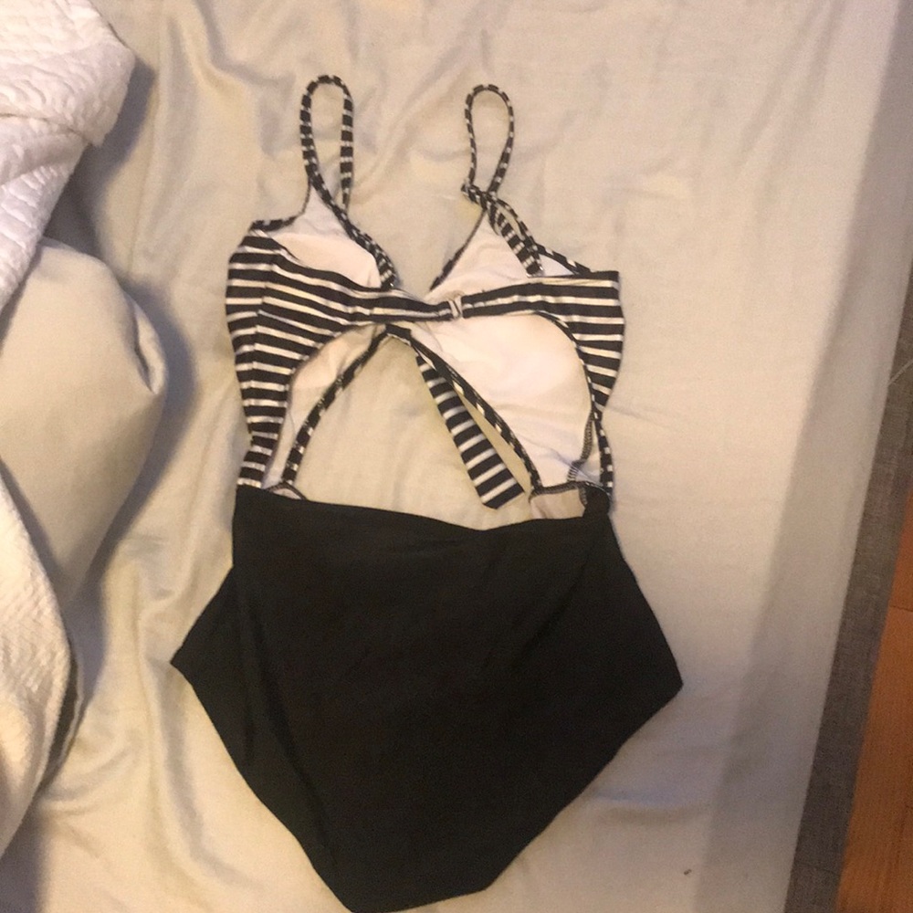 One piece! - Picture 2 of 2
